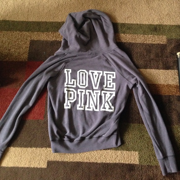 2 bundled VS pullover size M