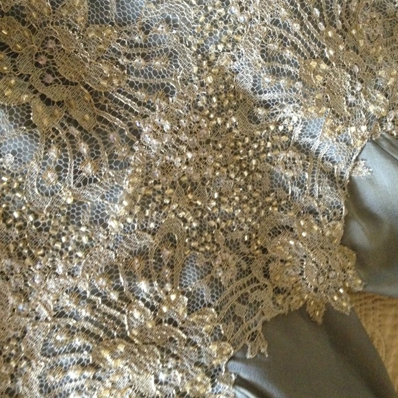 SALE! Carmen Marc Valvo silk halter dress. - Picture 4 of 4