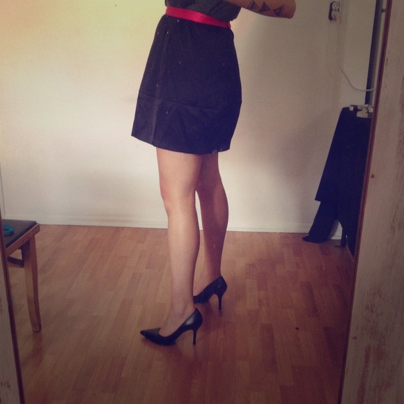 H & M miniskirt in black. Size 10