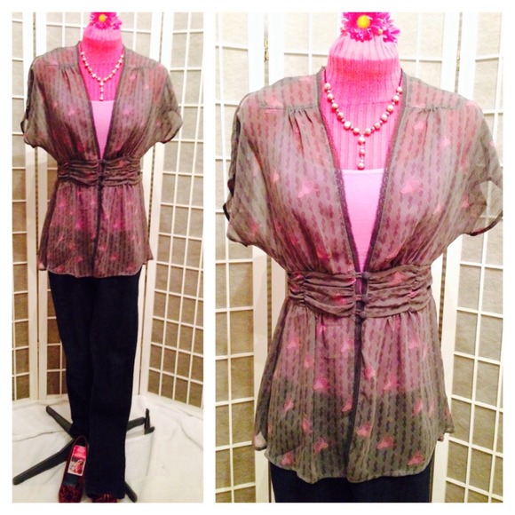 👛<SOLD>👛 BUNDLE 2 ITEMS-NWT UO Top + Camisole 🌸