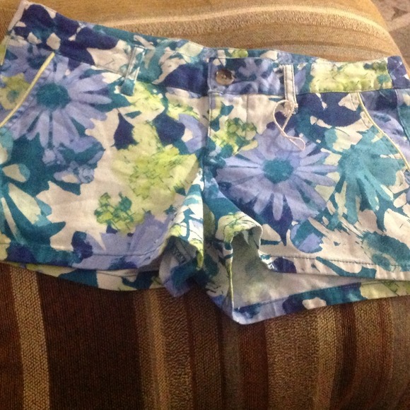 📛New size 1, 5 short shorts. Junior sizing - Picture 2 of 4