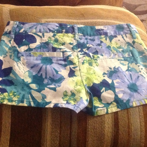 📛New size 1, 5 short shorts. Junior sizing - Picture 3 of 4