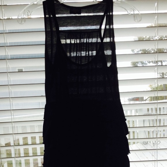 SOLD🌺 SOLD BLACK  SLEEVELESS DRESS WITH RIFFLES🌺 - Picture 2 of 4
