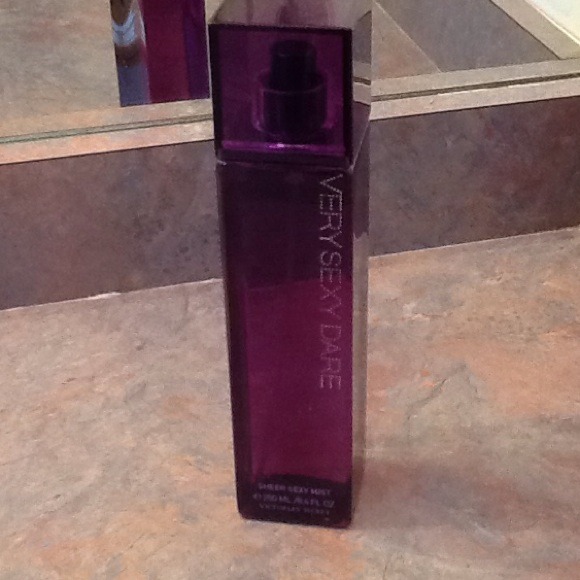 SOLD Bundle Victoria secret Very secret dare mist