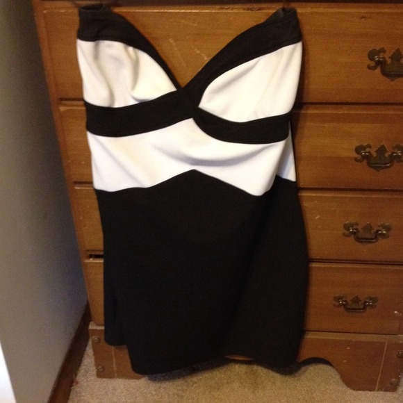 Dots size 2x black & white cocktail dress