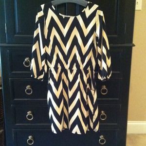 ChEVrON dReSS.  Size Medium