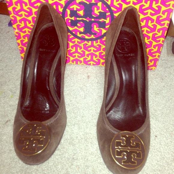 Tory Burch Sophie suede in coconut