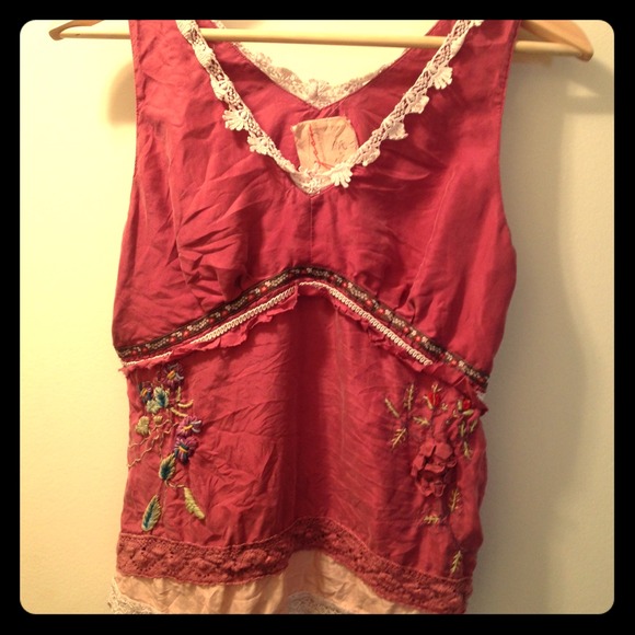 🎉SALE🎉100% Silk - Stunning Embroidered Boho Top