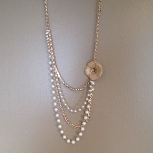 Gold Pearl necklace