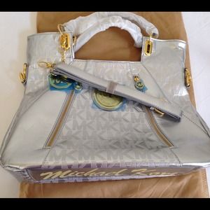 🚫SOLD🚫Silver Handbag