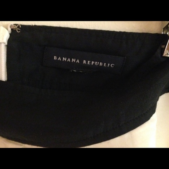 ✨REDUCED✨ Banana Republic mini-skirt - Picture 2 of 2