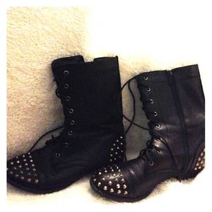 Black studded combat boots💕