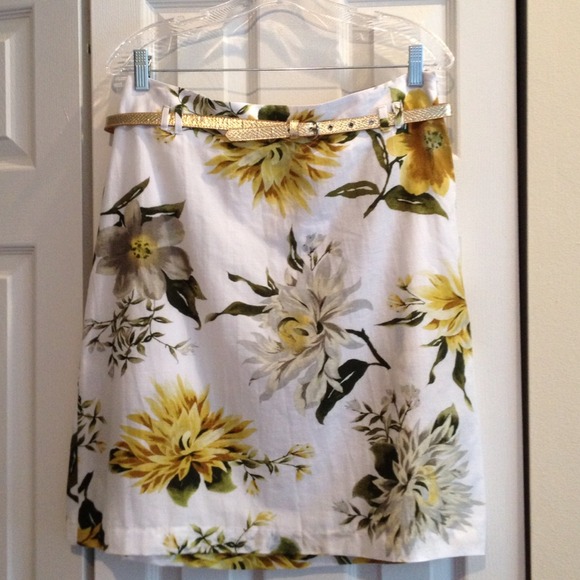 Floral knee-length linen skirt + belt