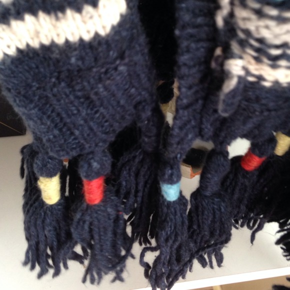 Hollister poncho - Picture 3 of 4