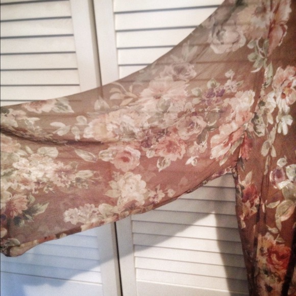 Ralph Lauren Sheer Floral top - Picture 4 of 4