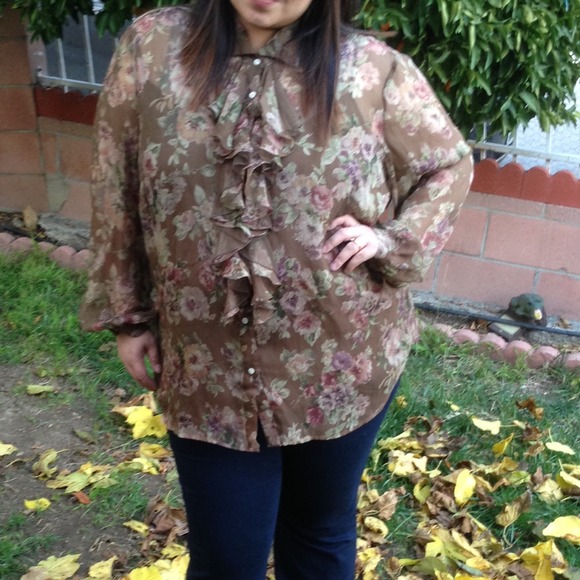 Ralph Lauren Sheer Floral top - Picture 2 of 4