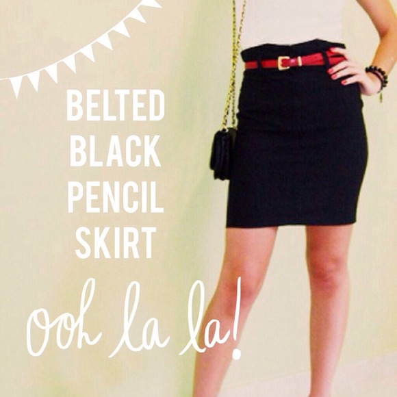 Cute black skirt with buttoned belt loops