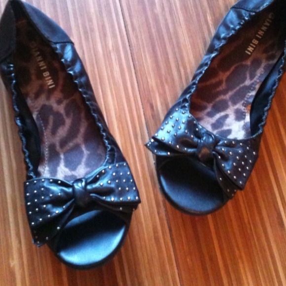 Lowered price! Gianni Bini black flats
