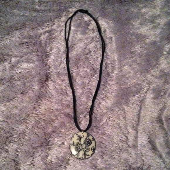 🚫SOLD IN BUNDLE🚫Cute Necklace