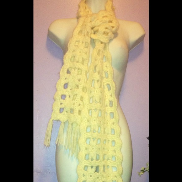 🚫SOLD🚫Cream knit scarf