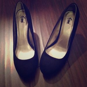 Fioni black heels