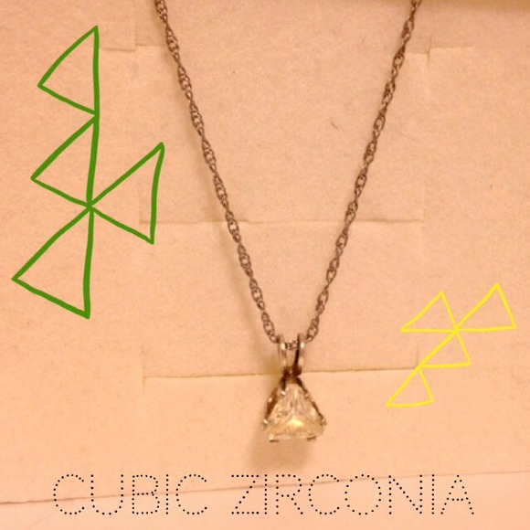 ✨12/6/13 Host pick✨💎Triangle solitare cz pendant - Picture 2 of 4