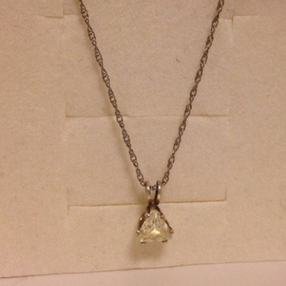 ✨12/6/13 Host pick✨💎Triangle solitare cz pendant - Picture 4 of 4