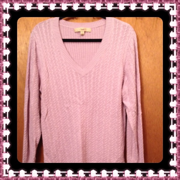 Motto V-Neck Sweater