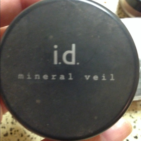 Bare mineral veil