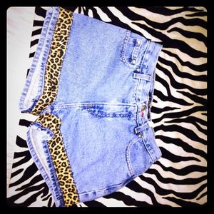 🚫🚫SOLD🚫🚫Vintage cheetah high waist shorts