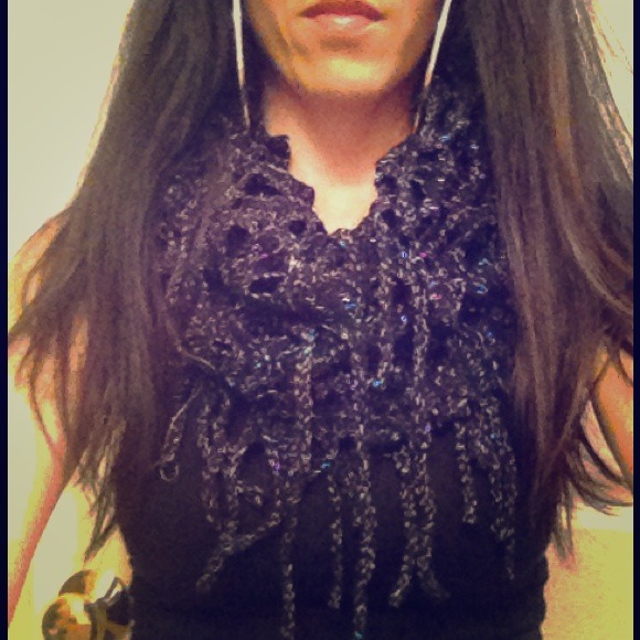 🚫SOLD IN BUNDLE🚫Knitted Fringe Infinity Scarf