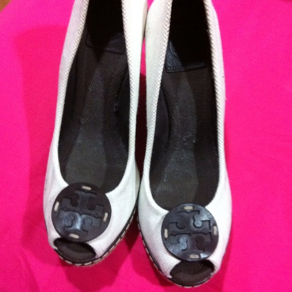 Tory Burch 9 1/2 cute wedge!