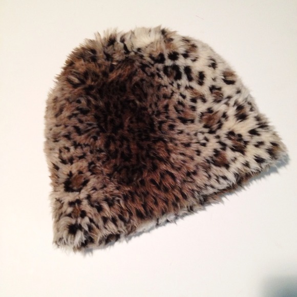 Accessories - Leopard fur toque hat