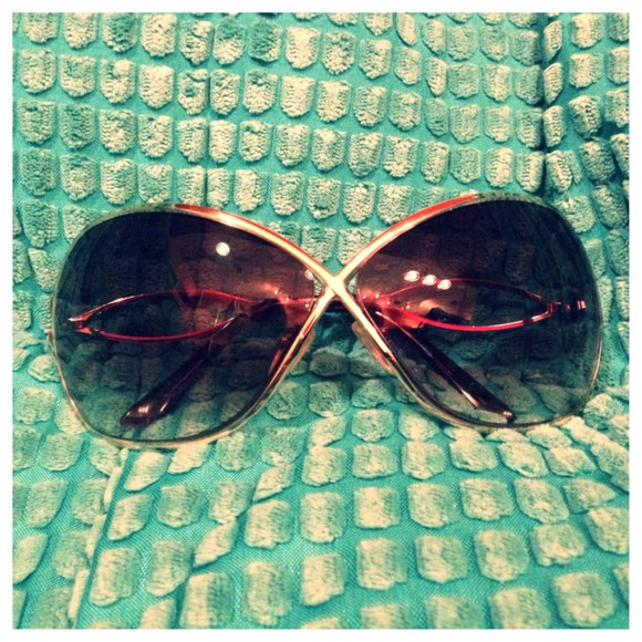 **ON HOLD** Steve Madden sunglasses 😎