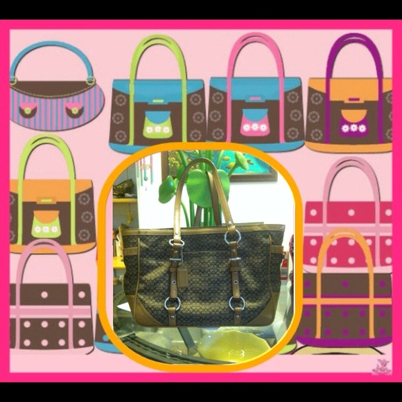 🚫SOLD@mchanner🚫🚫🎀COACH SIGNATURE TOTE🎀