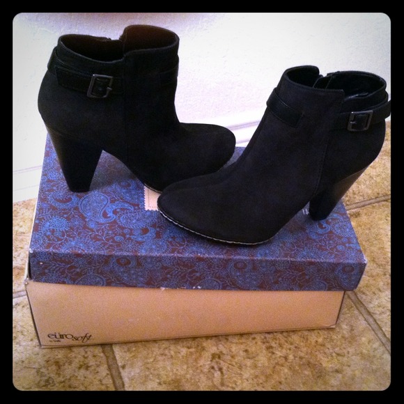 NWT booties
