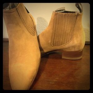 REDUCED! La Espuela Botines Nubuck in Camel sz 7