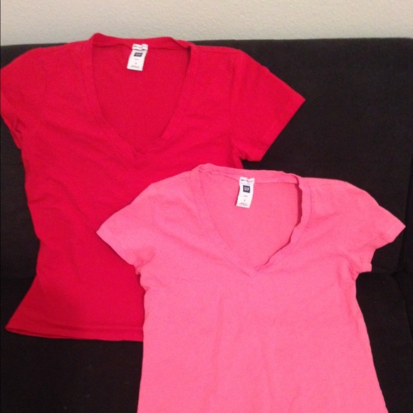 Bundle 2 Gap T-shirts