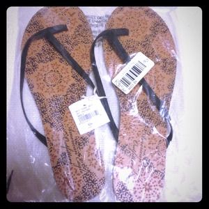 American Eagle Flip Flops