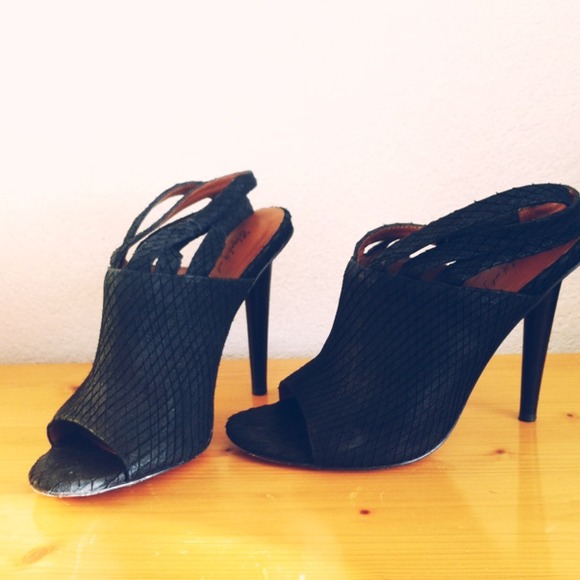 Elizabeth and James Shoes - SALE! Elizabeth and James peep toes heels
