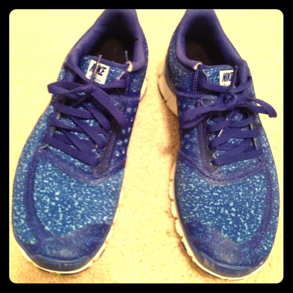 RESERVED UNTIL FRIDAY Hardly worn nike frees! 🌻