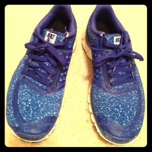 RESERVED UNTIL FRIDAY Hardly worn nike frees! 🌻