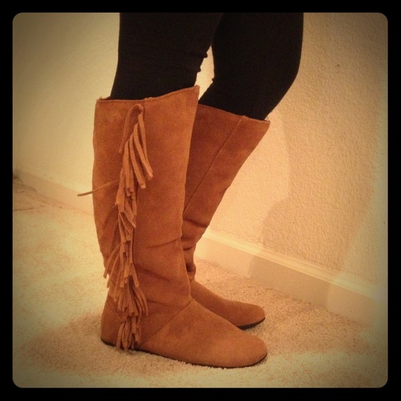 Brown Boots with fringes on the side