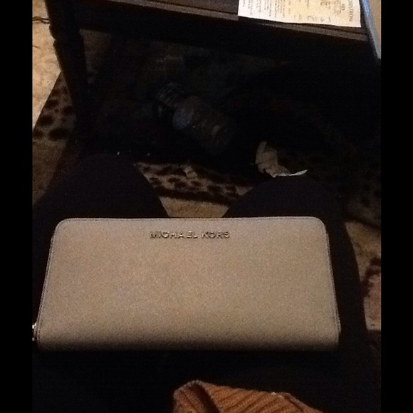 (SOLD)on threadflip. Authentic Michael kors wallet