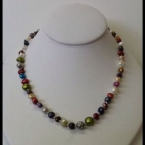 Multicolored pearl necklace