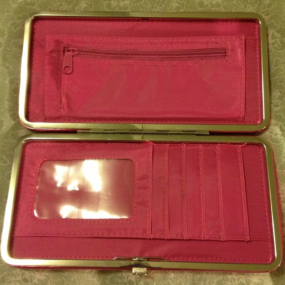 Pretty metallic pink heart embossed wallet - Picture 2 of 2