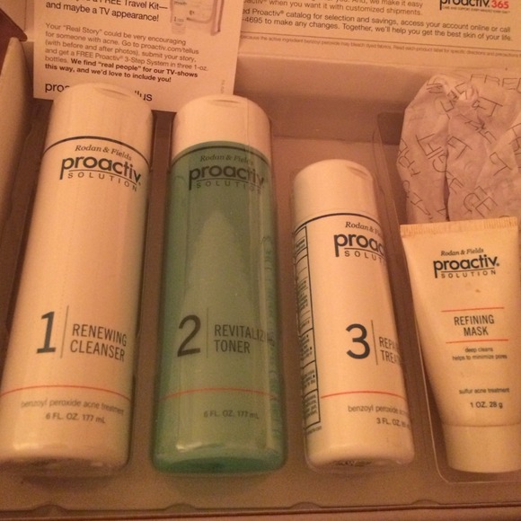 💛TRADED💛Proactive large kit💛 - Picture 2 of 5