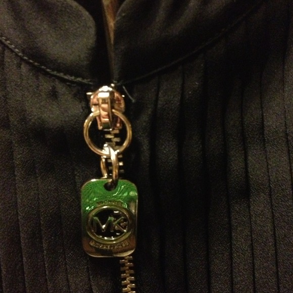 MICHEAL KORS TOP ~BRAND NEW ~Authentic NEVER WORN - Picture 3 of 4