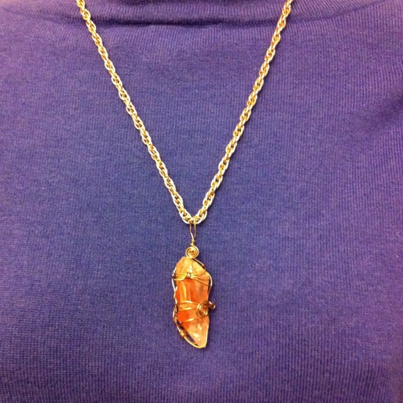 Wire wrapped Quartz Pendant - Picture 2 of 2