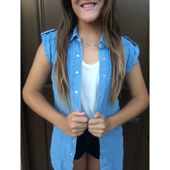 Cuffed sleeve denim shirt